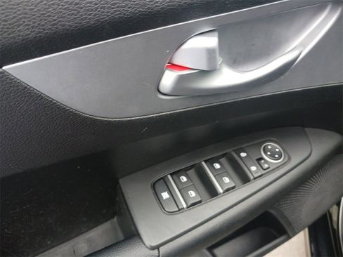 Used 2023 Kia Forte LXS w/ LXS Technology Package image 29