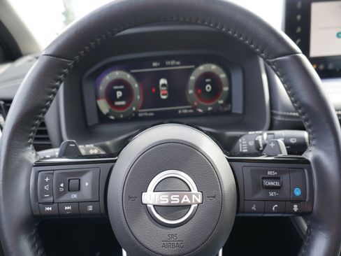 Used 2024 Nissan Rogue Platinum image 24