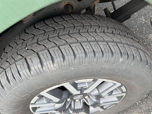 Used 2022 Nissan Frontier SV w/ SV Premium Package image 6