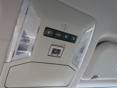 Used 2021 Toyota RAV4 LE AWD/4WD image 32