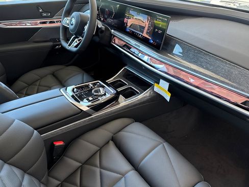 New 2025 BMW 740i image 27