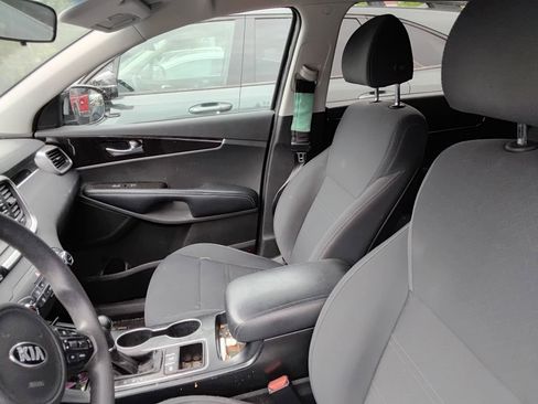 Used 2018 Kia Sorento AWD image 9
