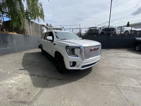 Used 2022 GMC Yukon XL Denali AWD/4WD image 8