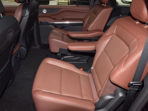 New 2026 Lincoln Navigator L Reserve AWD/4WD image 14