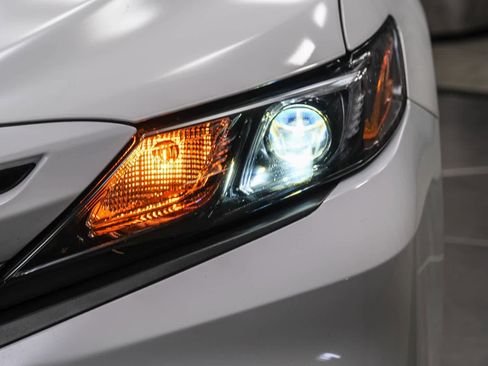 Used 2023 Toyota Camry SE FWD image 12