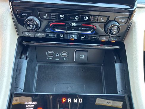 Used 2024 Jeep Grand Cherokee Limited w/ Luxury Tech Group II image 30