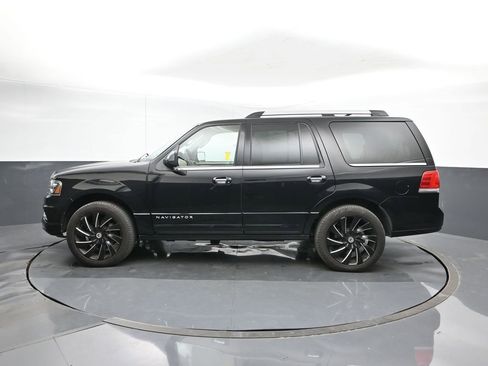 Used 2017 Lincoln Navigator Select image 3