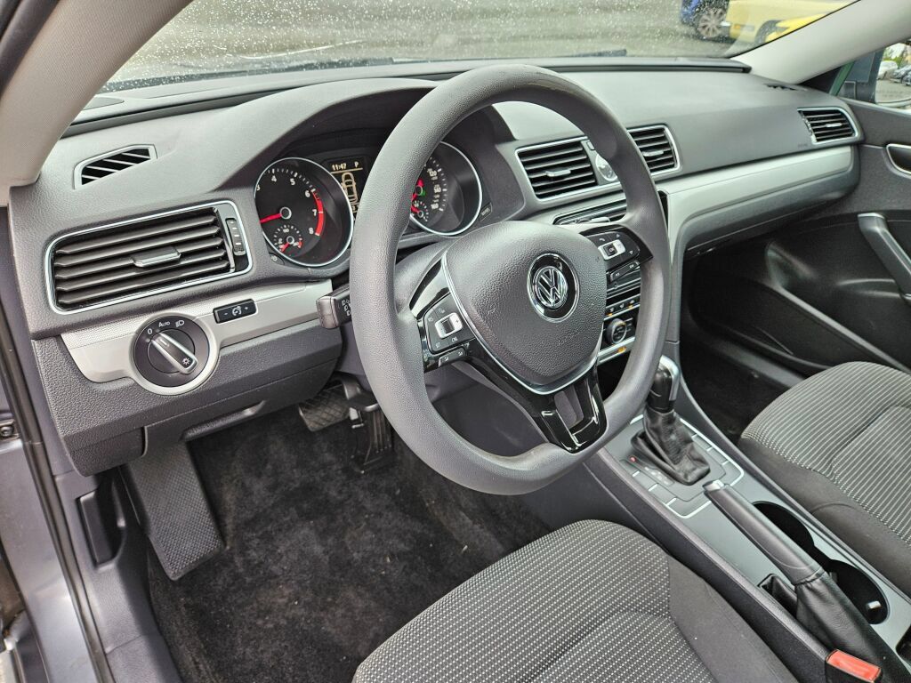 Used 2017 Volkswagen Passat 1.8T S FWD image 16