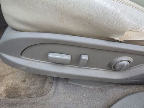 Used 2011 Chevrolet Traverse LT w/ Personal Connectivity Package image 3