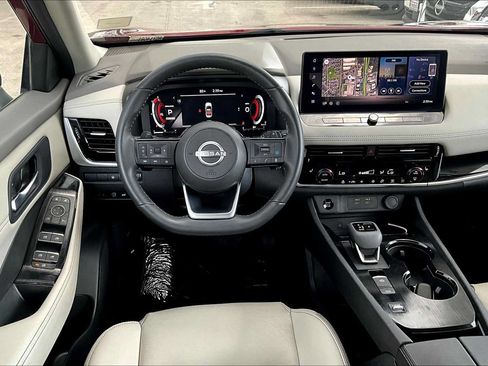 Used 2024 Nissan Rogue SL FWD image 5