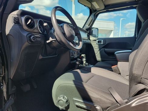 Used 2019 Jeep Wrangler Sport AWD/4WD image 6