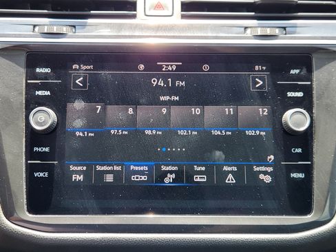 Used 2022 Volkswagen Tiguan SE AWD/4WD image 11