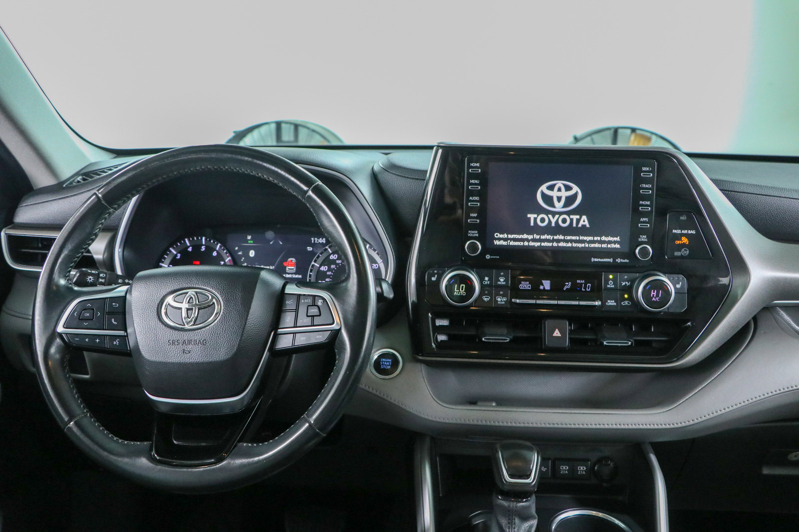 Used 2021 Toyota Highlander XLE FWD image 18