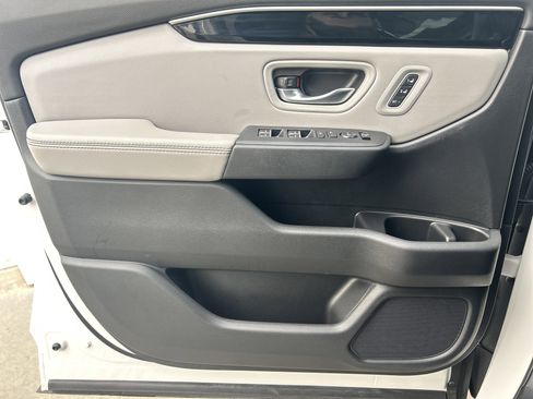Certified 2025 Honda Pilot Touring image 22