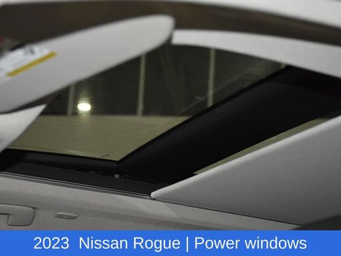 Used 2023 Nissan Rogue SV w/ SV Premium B Package FWD image 9