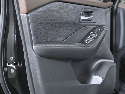 Certified 2023 Nissan Rogue SV image 30