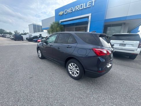 Used 2019 Chevrolet Equinox LS w/ LS Convenience Package FWD image 3