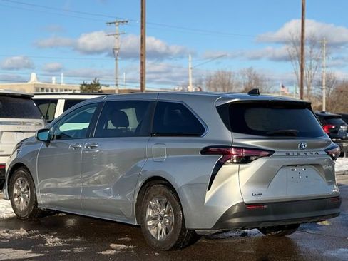 Used 2021 Toyota Sienna LE image 37