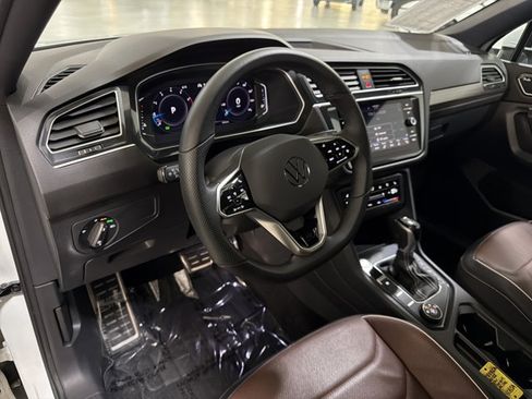 Certified 2023 Volkswagen Tiguan SEL R-Line AWD/4WD image 15