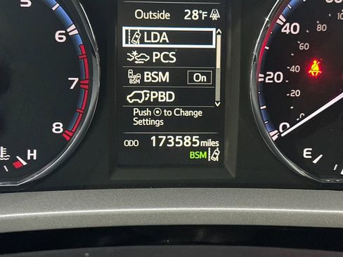 Used 2017 Toyota RAV4 Limited image 21