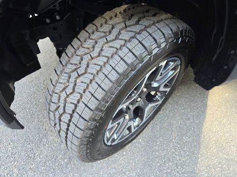 New 2026 RAM 1500 Laramie AWD/4WD image 32