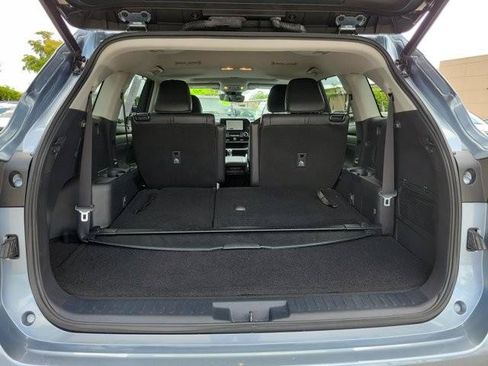 Used 2023 Toyota Highlander XLE FWD image 12