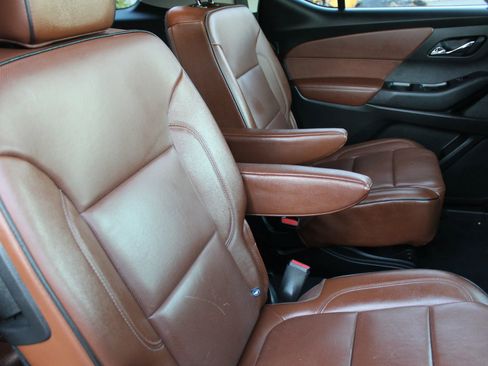 Used 2020 Chevrolet Traverse High Country image 13