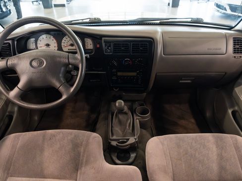 Used 2004 Toyota Tacoma 2WD Xtracab image 9