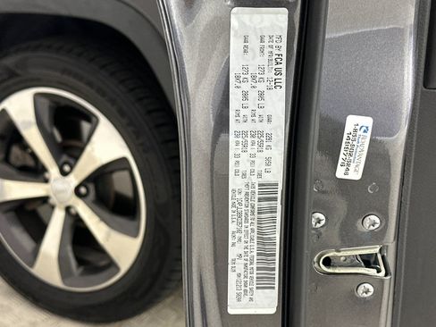 Used 2019 Jeep Cherokee Limited FWD image 29