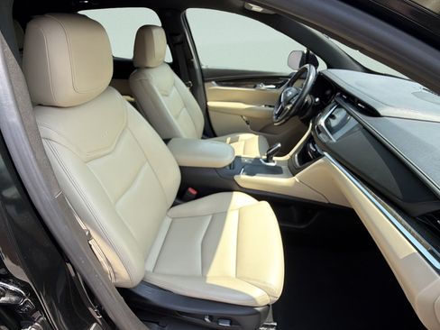 Used 2019 Cadillac XT5 FWD image 10