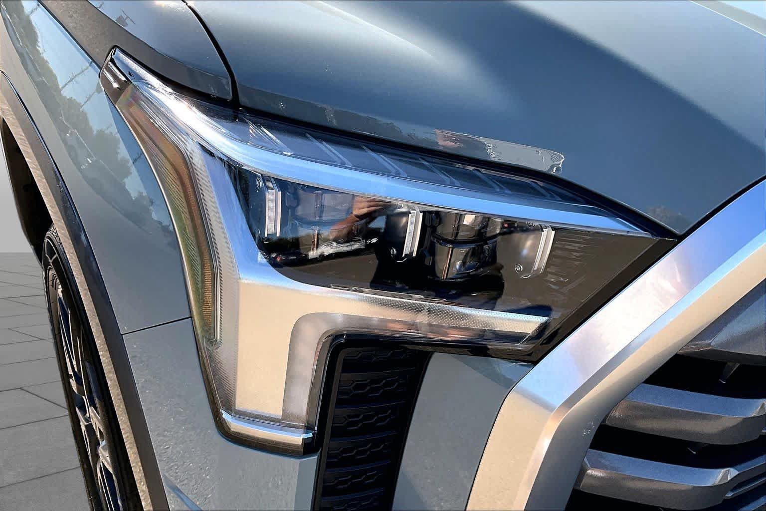 Used 2024 Toyota Tundra Limited AWD/4WD image 27