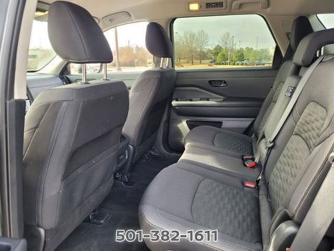 Certified 2025 Nissan Pathfinder SV FWD image 12