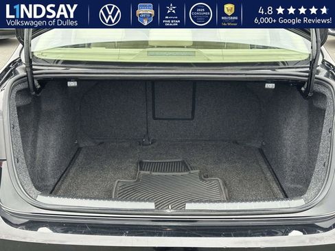 Used 2017 Volkswagen Jetta SE image 14