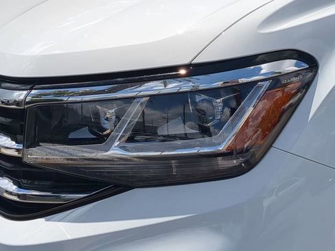 Certified 2023 Volkswagen Atlas SE w/ Black Wheel Package image 7