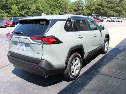 Used 2020 Toyota RAV4 XLE FWD image 3
