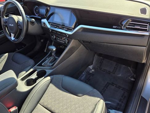 Used 2022 Kia Niro LXS image 17