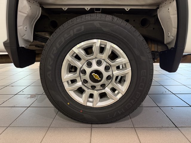 Used 2024 Chevrolet Silverado 2500 LT AWD/4WD image 9