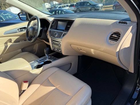 Used 2017 Nissan Pathfinder SL w/ SL Premium Package image 14