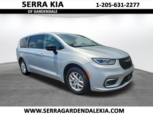 Used 2024 Chrysler Pacifica Touring-L FWD image 1