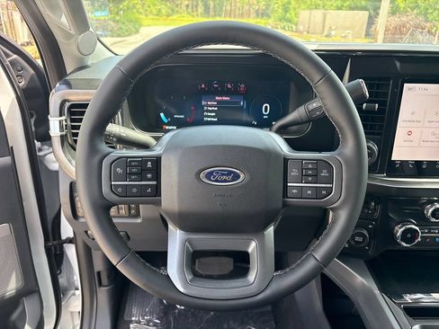New 2026 Ford F250 Lariat w/ Black Appearance Package AWD/4WD image 16