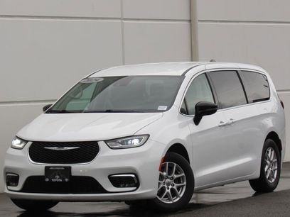 Used 2024 Chrysler Pacifica Touring-L