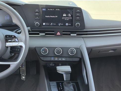 Certified 2024 Hyundai Elantra SE FWD image 14