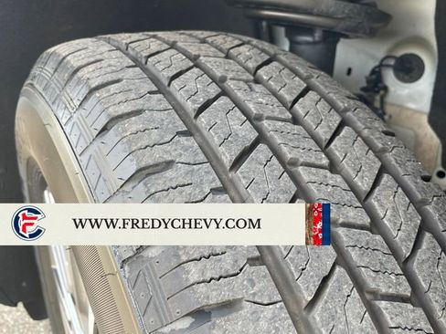 Used 2025 Chevrolet Traverse LT FWD image 27