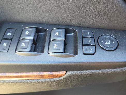 Used 2020 Chevrolet Tahoe Premier w/ RST Edition RWD image 32