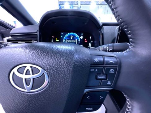 Used 2025 Toyota Camry SE w/ Convenience Package image 21