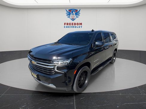 Used 2023 Chevrolet Suburban LT image 1