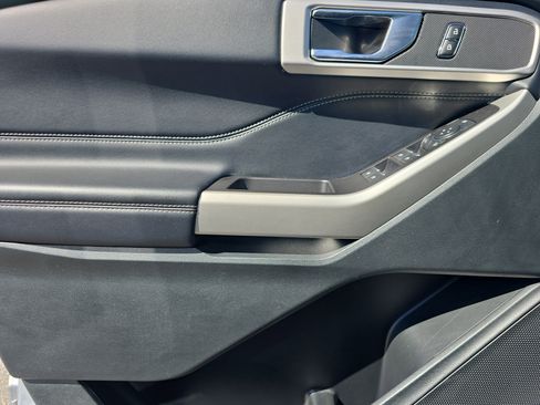 Used 2021 Ford Explorer XLT image 24