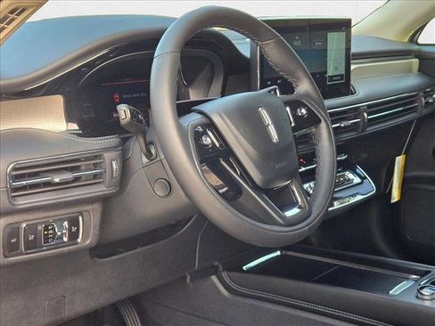 New 2025 Lincoln Corsair Reserve w/ Equipment Group 202A image 3