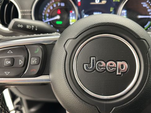 Used 2023 Jeep Wrangler Unlimited Sahara w/ Cold Weather Group AWD/4WD image 18