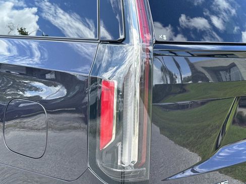 Certified 2024 Cadillac Escalade Sport Platinum w/ Heavy-Duty Trailer Package AWD/4WD image 11